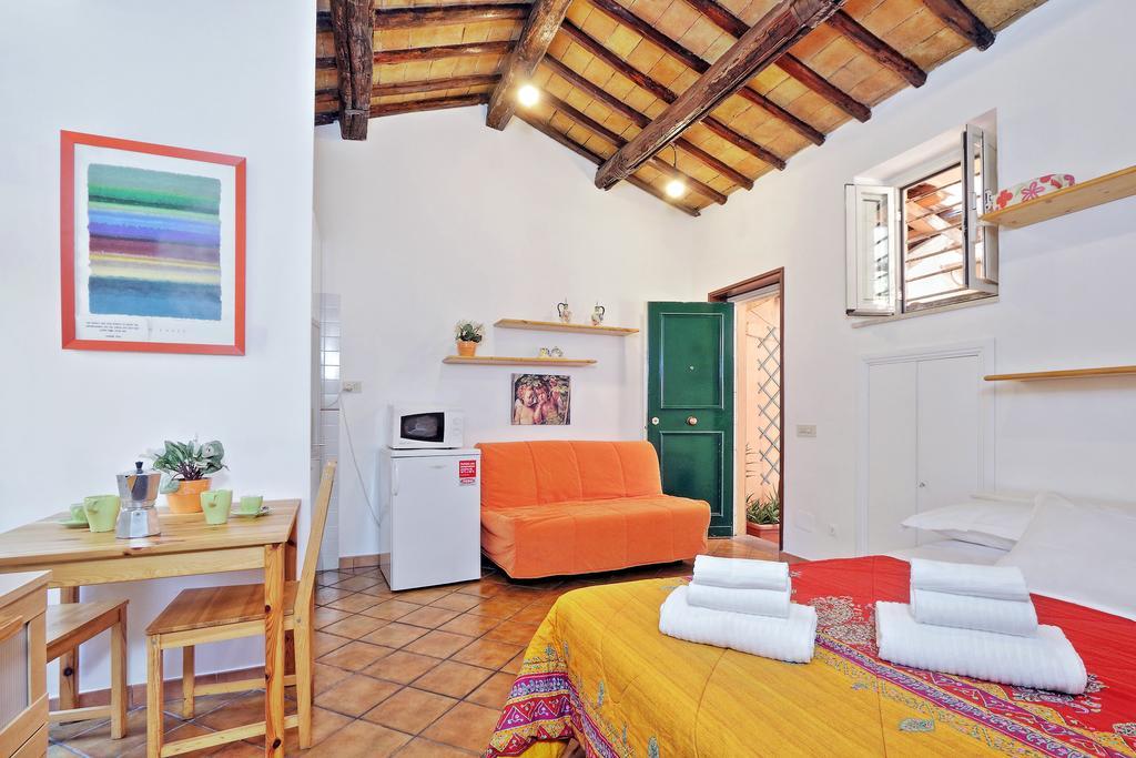 Indi Flat In Monti Roma